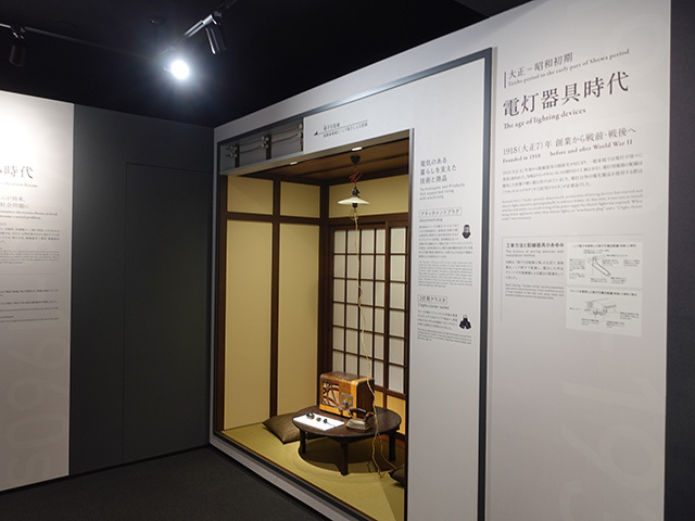 電灯が一般住宅に広がっていった大正から昭和初期の部屋。電気は主に電灯を指すものだった