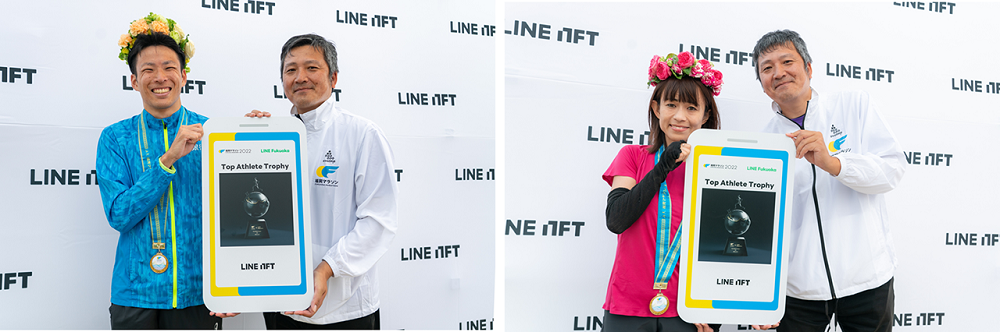 （左）男性1位ランナー、女性1位ランナーと、福岡マラソン実行委員会事務局 松尾 賢一氏