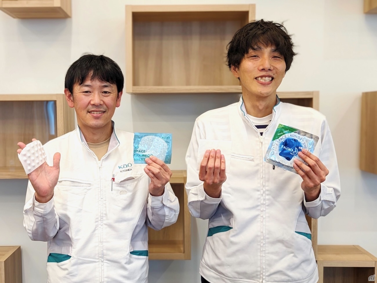 左から花王ヘアケア研究所研究員の吉田寛氏と幸克行氏