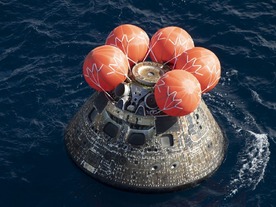 NASA、月探査「アルテミス1号」の宇宙船オリオンが無事帰還