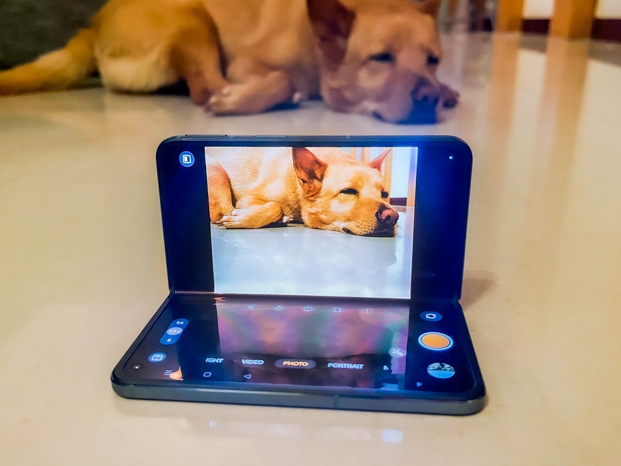 OPPO Find N2」正式発表。カーボン採用と部品削減で一気に軽量化