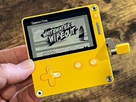 2022年のベストガジェットは手回しハンドル付きゲーム機