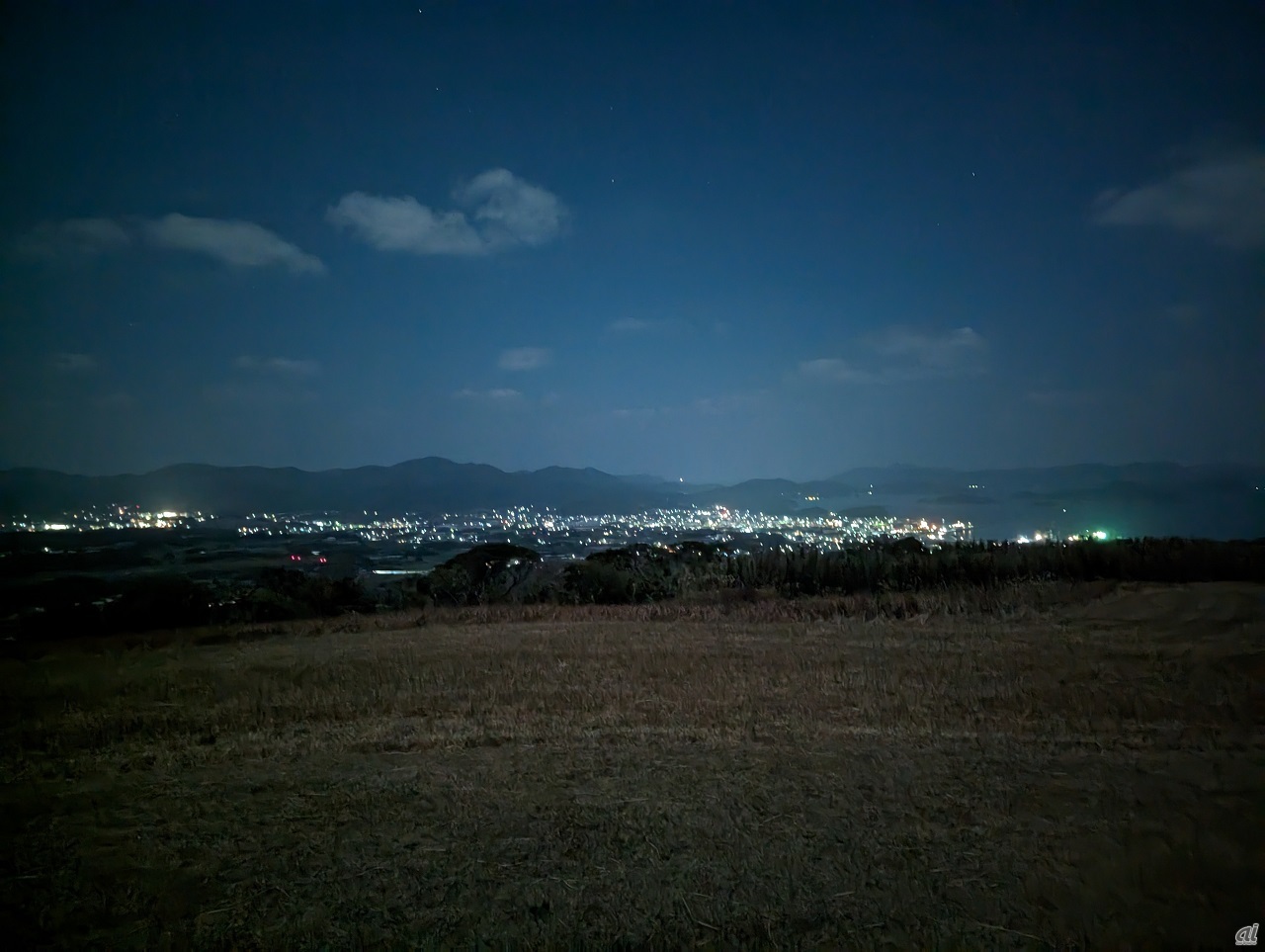 さまざまな場所で福江島のシンボルと紹介されている鬼岳は、福江港から車で約15分。アクセスしやすい場所にある上に島を見渡すことも星空を楽しむこともできる人気スポットだ