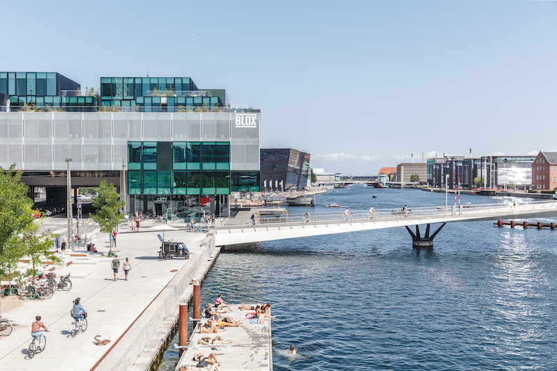 デンマークの首都、コペンハーゲンのイノベーションハブ「ブロックス」の周辺