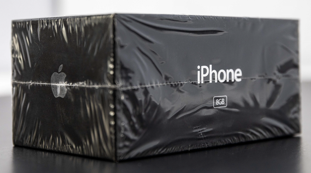 未開封の初代「iPhone」が再びオークションに--前回は約586万円で落札 