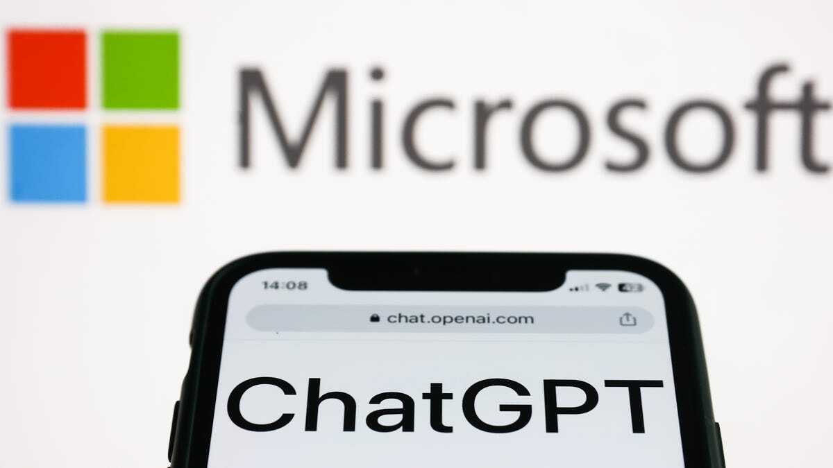 Microsoftのロゴと「ChatGPT」の文字