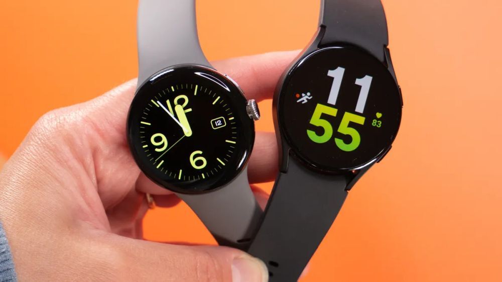 Pixel Watch（左）とGalaxy Watch5