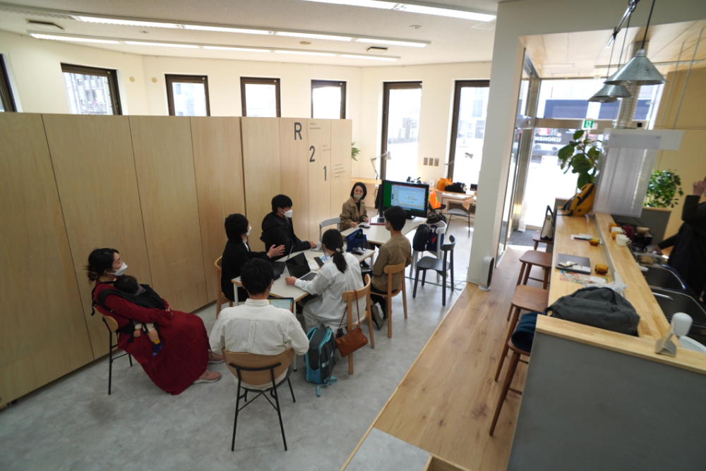 敦賀市のリハーサルオフィス「FUJIONE WORKATION PLACE（フジオネワーケーションプレイス）」では、地元の方と意見交換できた