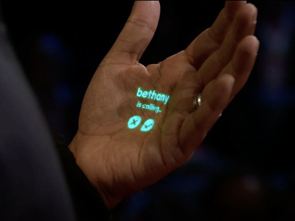 元アップル幹部創設のHumane、手のひらに投影できるウェアラブル