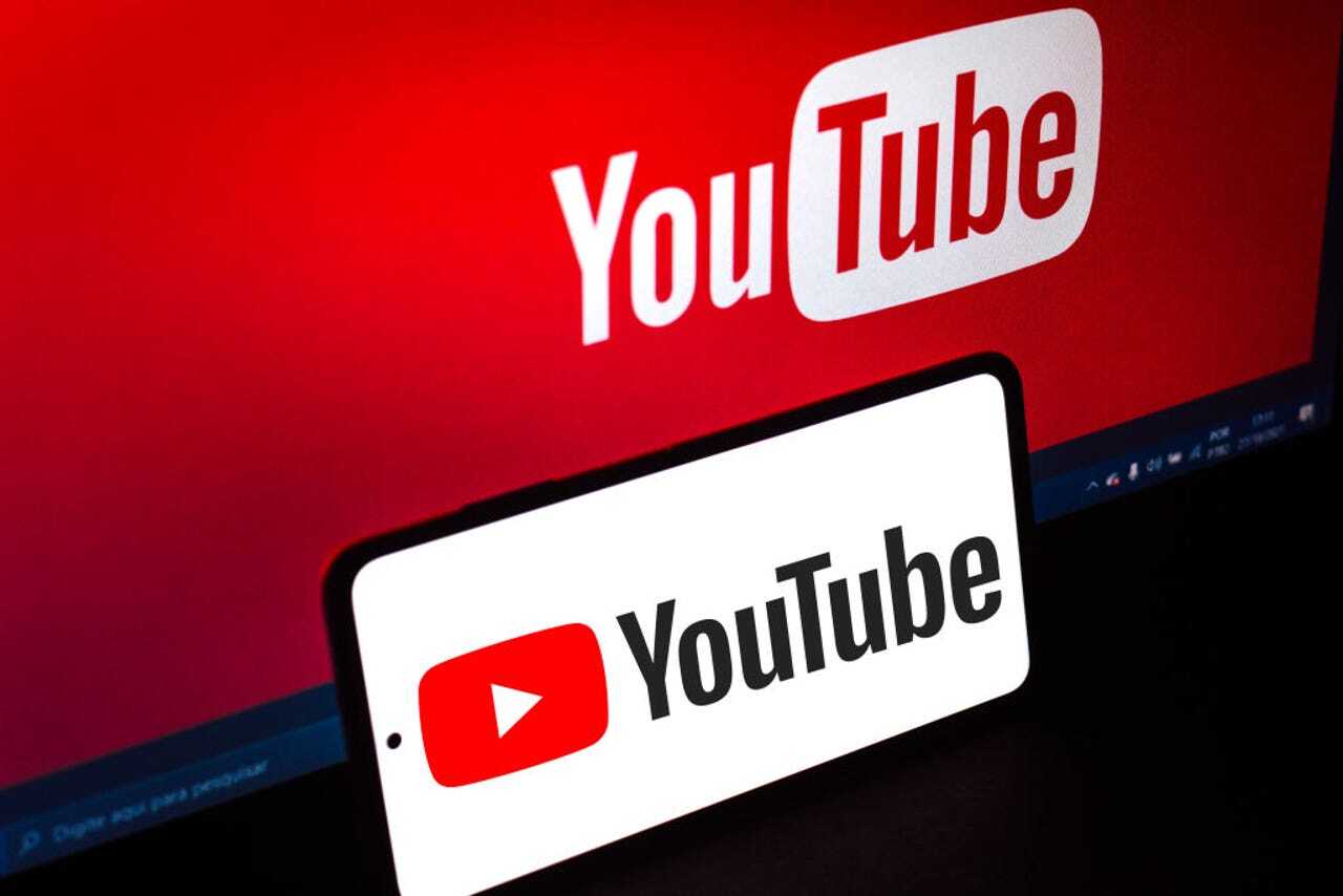 YouTubeのロゴを表示したデバイス