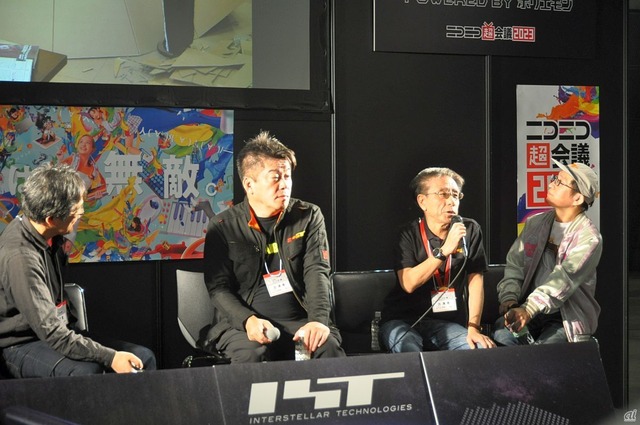 　インターステラテクノロジズの創業者である“ホリエモン”こと堀江貴文氏（左から2番目）も来場し、自ら解説を行った。