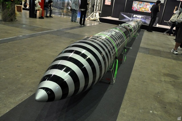 　観測ロケット「ねじのロケット（MOMO7号機）」も展示。