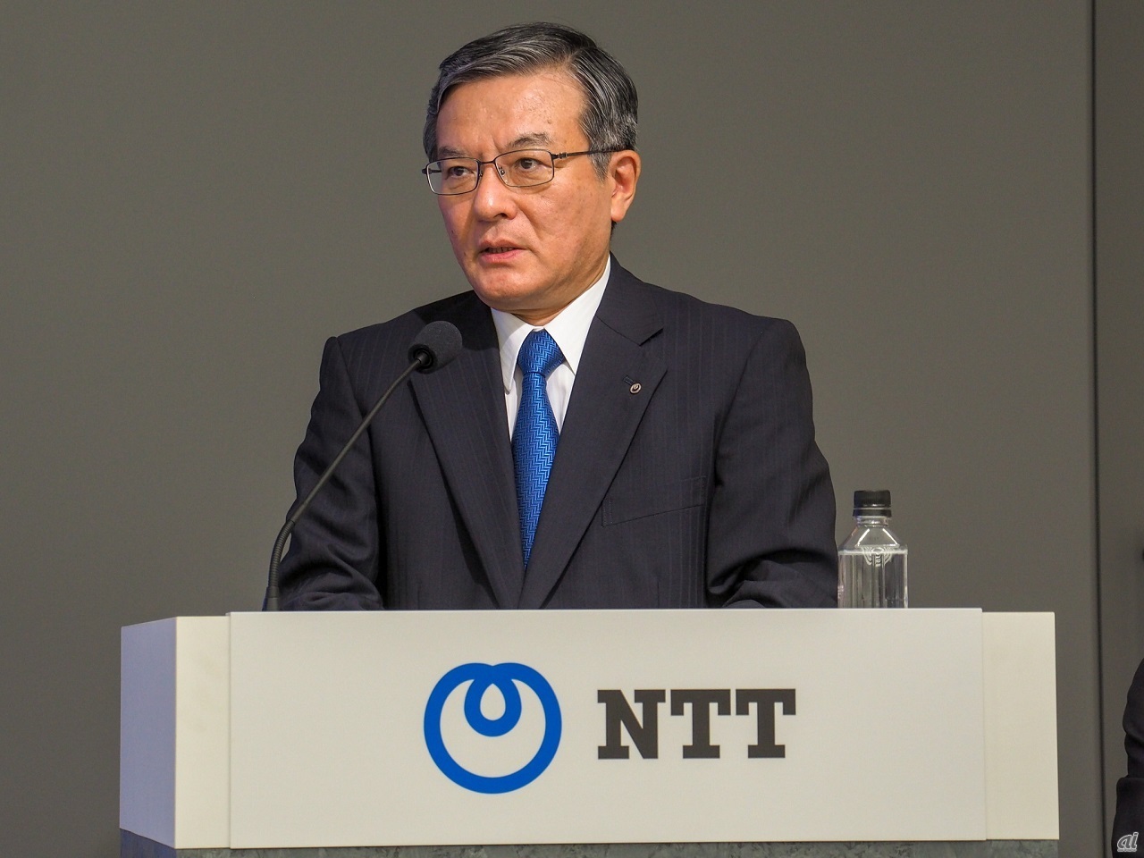 決算説明会に登壇するNTT 代表取締役社長 島田明氏
