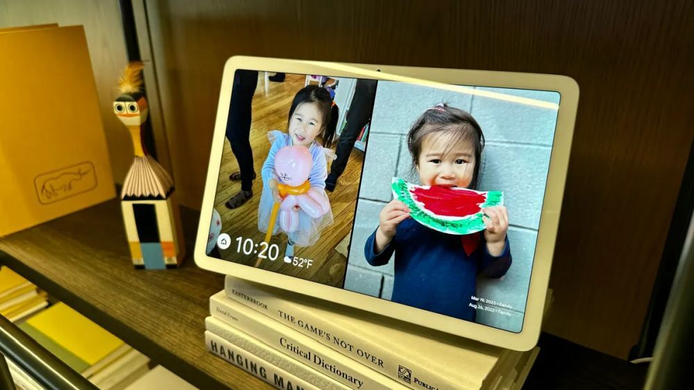 子供の写真を表示したPixel Tablet