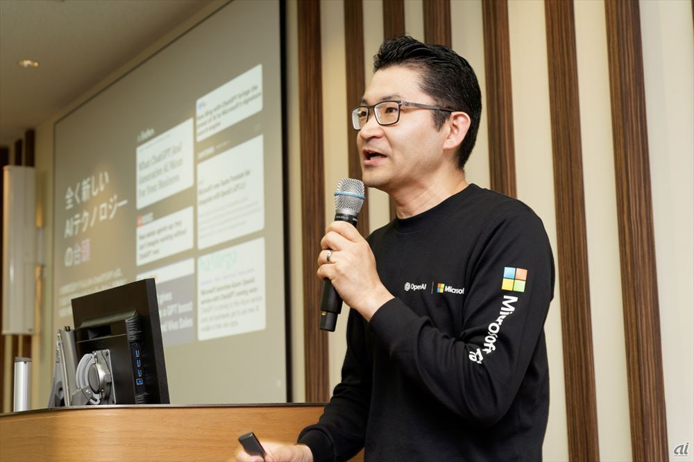 ビジネスアイデアの検討に有効なプロンプトを披露した、日本マイクロソフトのAzure ビジネス本部 シニアマーケティングマネージャー 石坂誠氏
