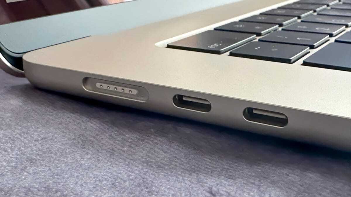 MacBook Airの側面