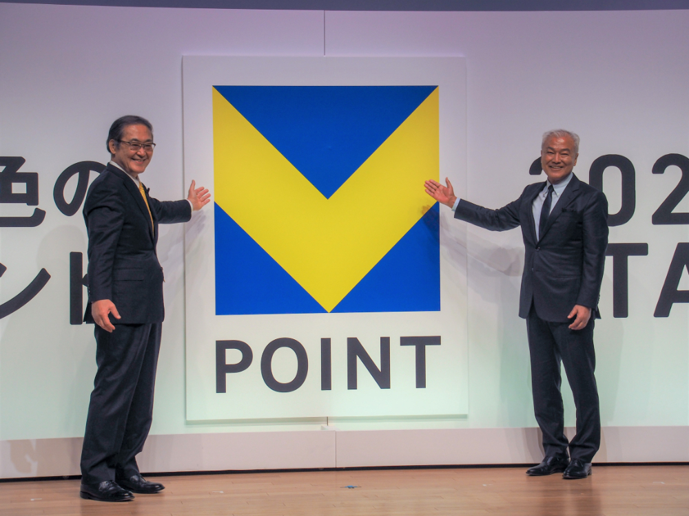 6月13日、三井住友フィナンシャルグループやカルチュア・コンビニエンス・クラブら4社は統合するポイントプログラムの詳細を発表。名前は「Vポイント」としながらも、ロゴデザインはTポイントを継承したものとなった