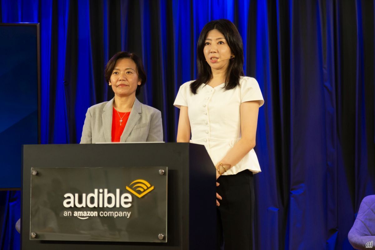 Audible カントリーマネージャーの逢阪志麻氏（左）と、Audible シニアディレクターコンテンツの宮川もとみ氏（右）