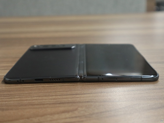 　角度は180度まで開ける。