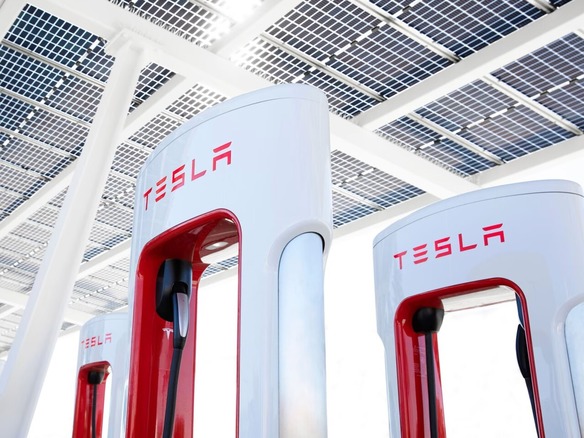 SAE、Teslaの充電規格「NACS」を標準化へ--北米で高まるEVの利便性
