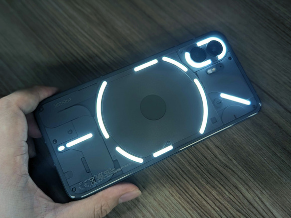 第2世代フラッグシップモデル「Nothing Phone (2)」、全貌が明らかに--ド派手LED強化