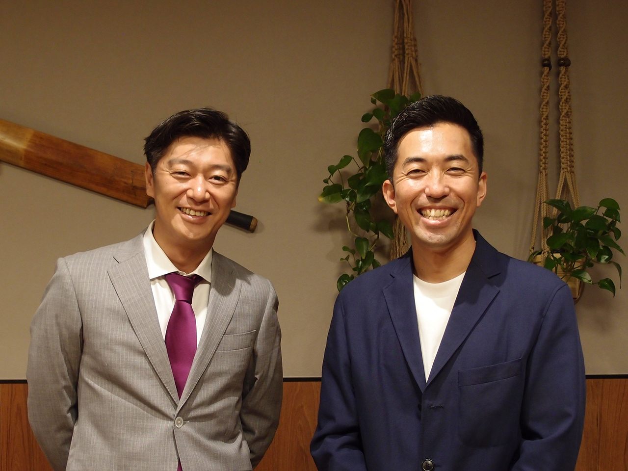 コスモスホテルマネジメント マーケティング部部長の田中壮作氏（右）、tripla 代表取締役 CEOの高橋和久氏（左）