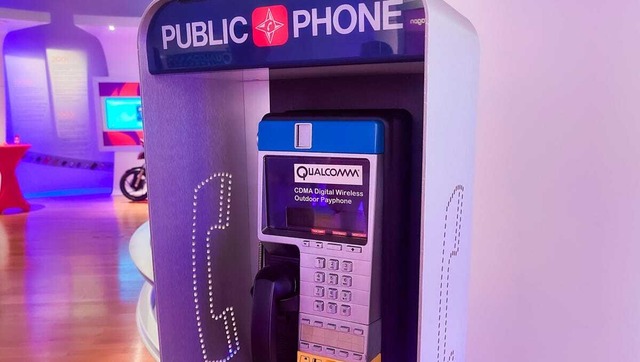 　Qualcommは1998年、遠隔地での通話を可能にするCDMA技術を使用したワイヤレス公衆電話を開発した。