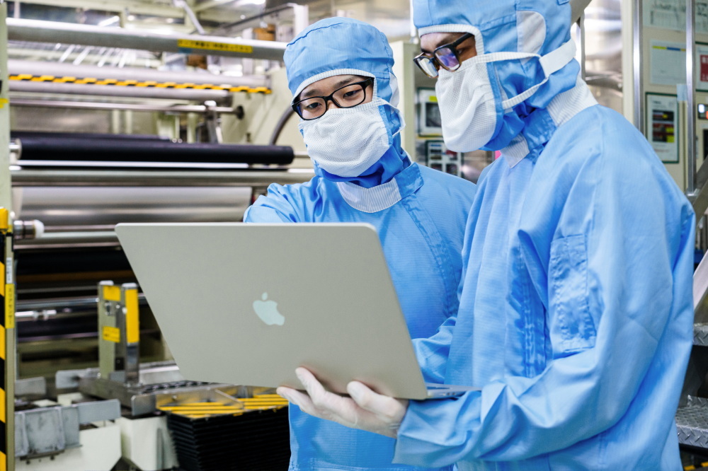 日東電工は日本中に数多くあるAppleのサプライヤーのひとつで、新しい15インチのMacBook AirなどのApple製品のディスプレイ用偏光板を製造している