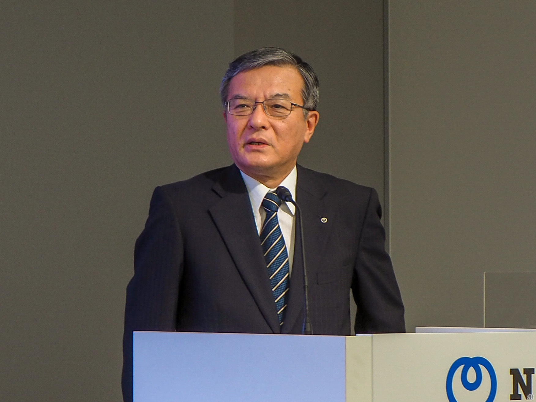 NTTの島田明氏は、政府のNTT株売却に関する動きが、NTT法のあり方を見直す議論の契機になるとも話している