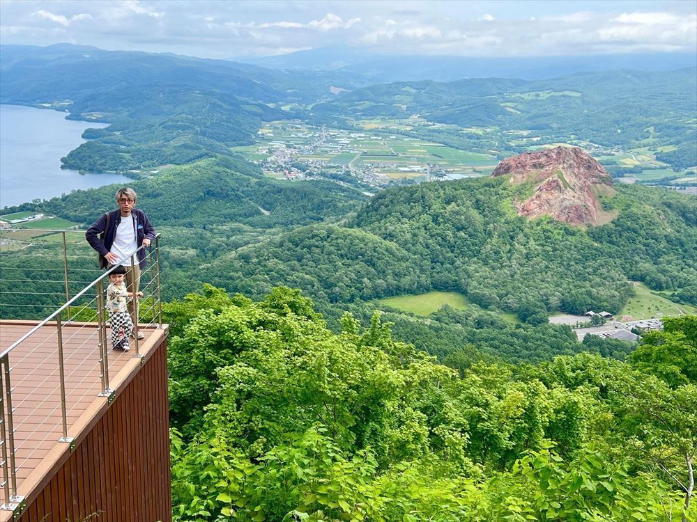 有珠山展望台から眺める昭和新山