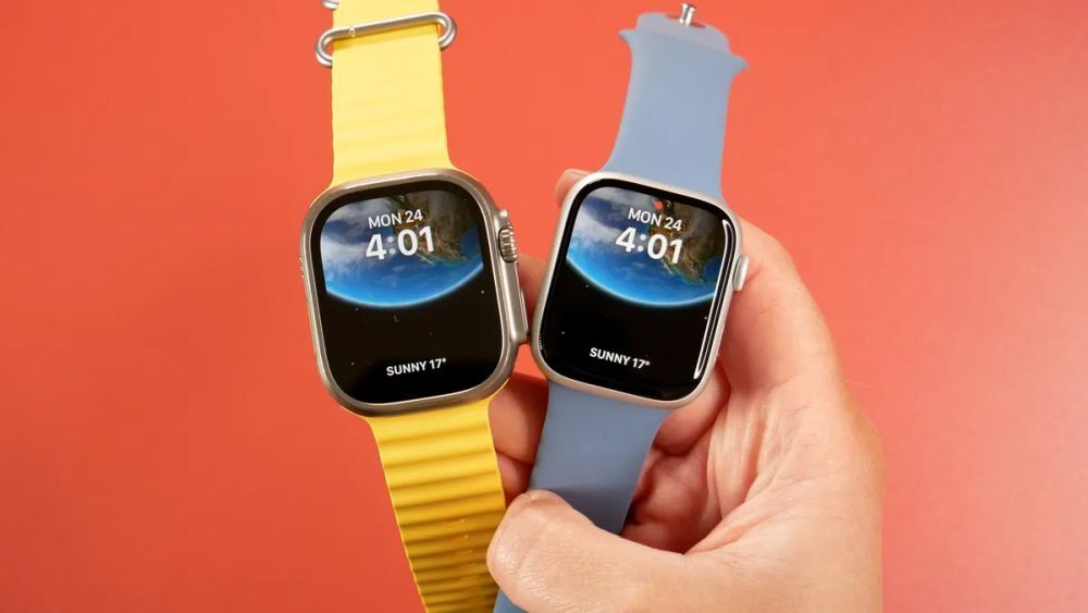 Apple Watch Ultra（左）と45mmのApple Watch Series 8