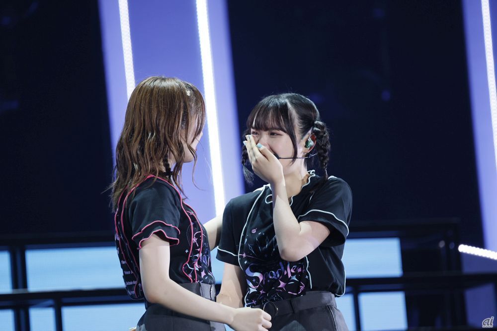 絵森 彩さん（鬼塚夏美役）（左）と、坂倉 花さん（鬼塚冬毬役）