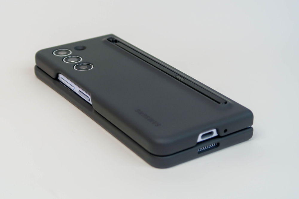 Sペンをスマートに収納できる「Galaxy Z Fold5 Slim S Pen Case」（1万9910円）