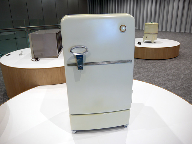 　1959年に発売した冷凍冷蔵庫「NR-28」。