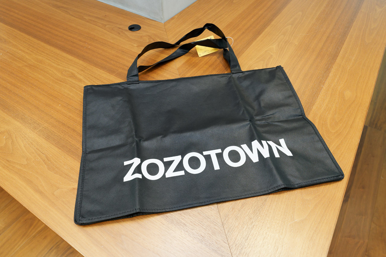 ZOZOTOWNで商品購入時に同梱されるリユースバッグ