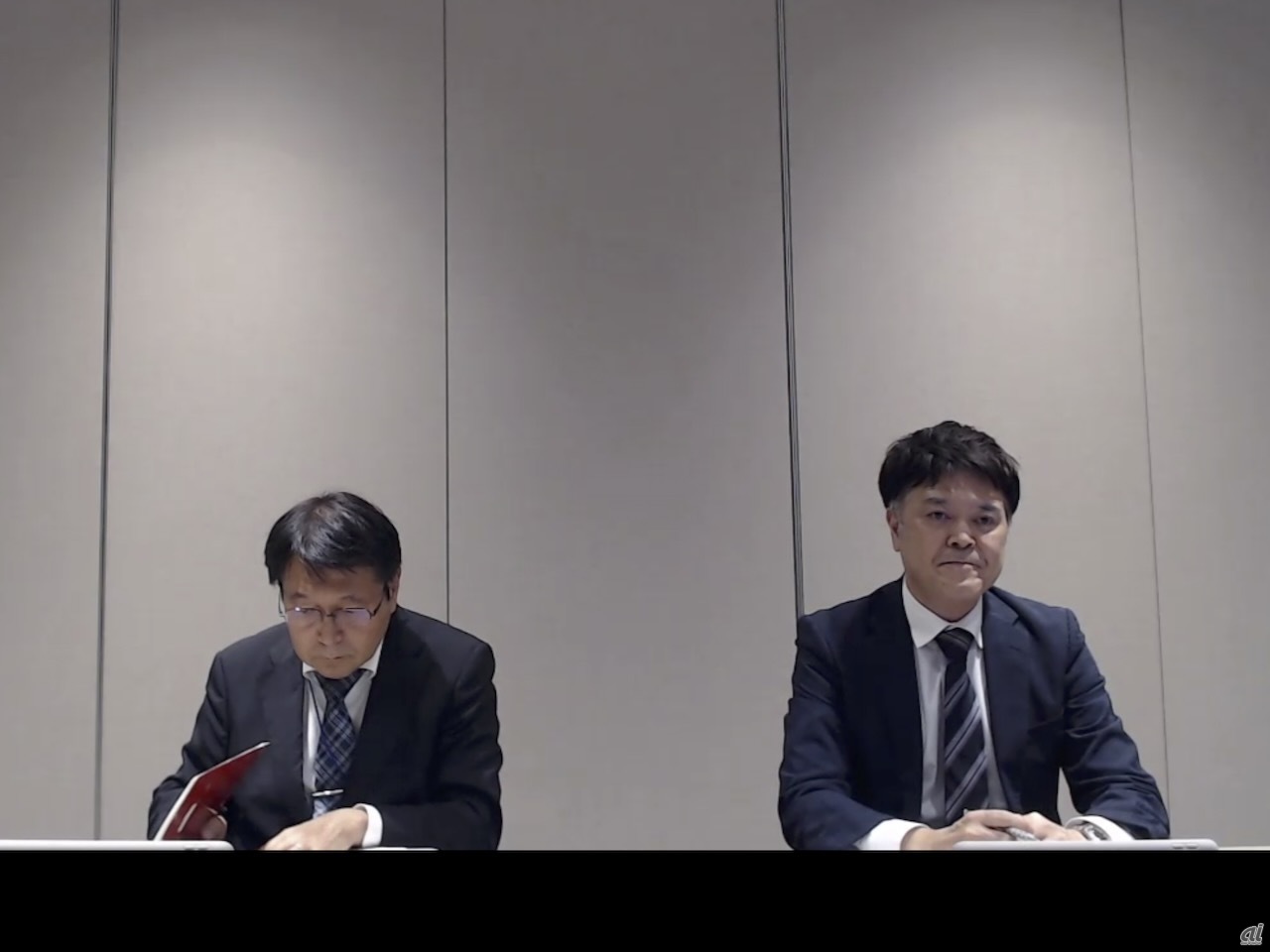 左から全銀ネットで理事長を務める辻松雄氏、企画部長を務める千葉勇一氏