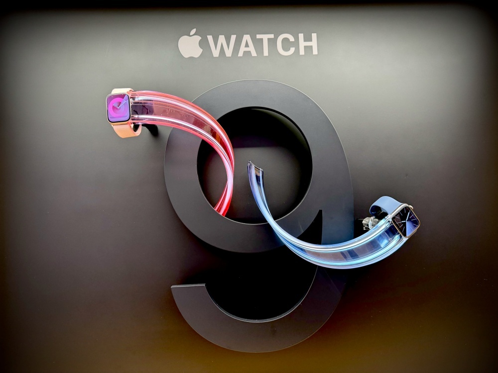 アップルストアのApple Watch Series 9のディスプレイ。新しいカメラはダイナミックレンジが広く、鮮やかな色彩が楽しめる。