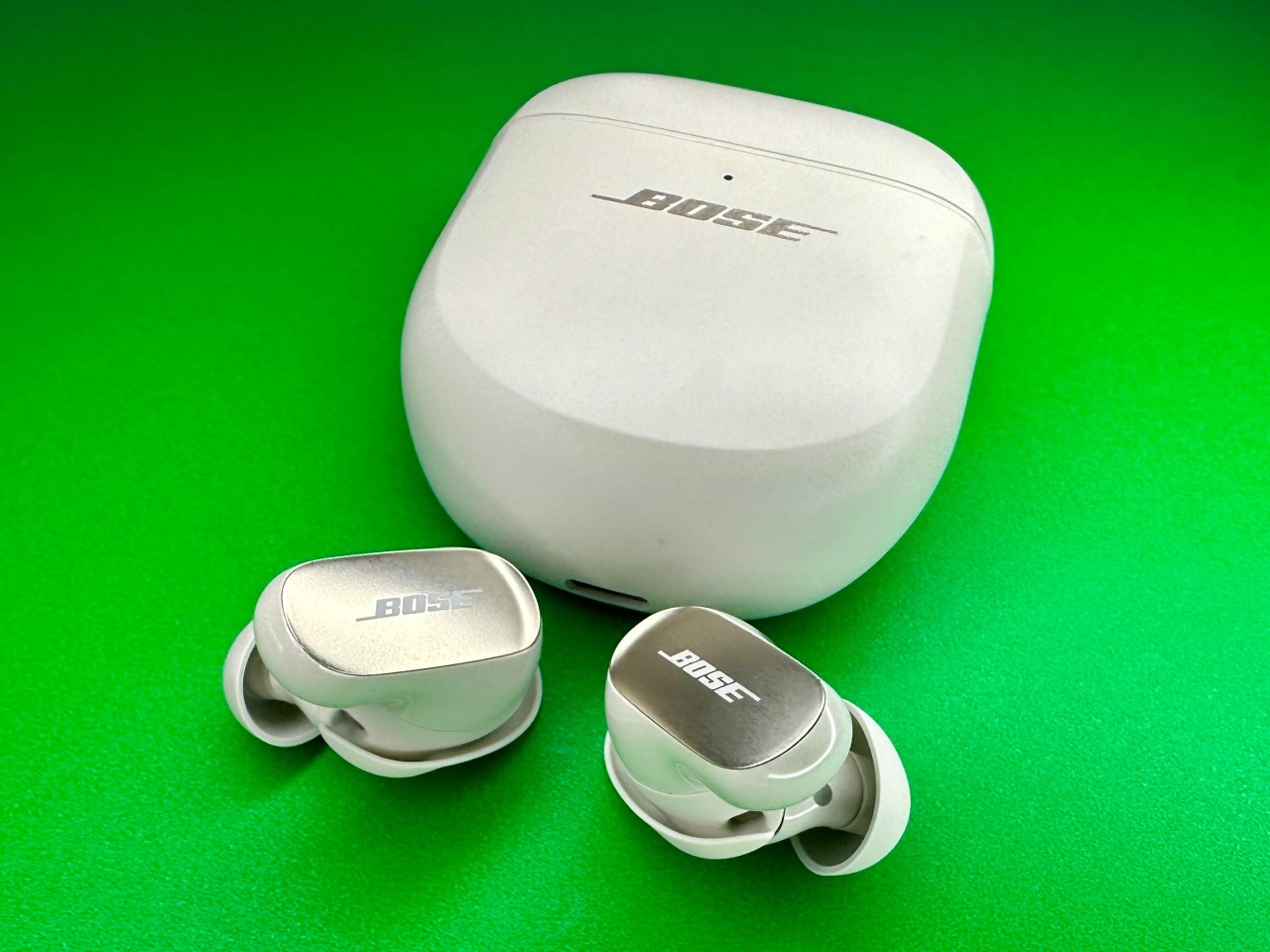 【ワイヤレス充電対応ケース付】Bose qc ultra earbudsモデルQuietComfo
