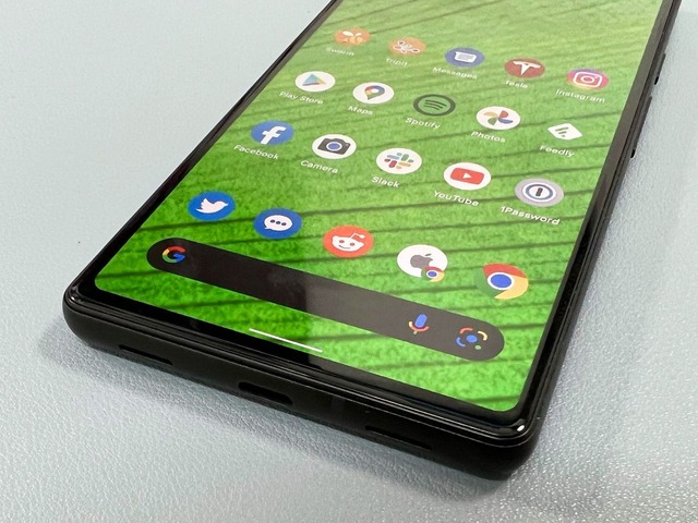 一部のPixel 6aに「バッテリー性能下げる」強制アップデート、理由は？