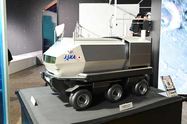 　月面探査車両「ルナクルーザー」の展示もあった。われわれの生活に直結するモビリティではないが、水素を使用しての走行や、高い自立性、搭載するマニュピレーターの技術など、個々の要素は一般生活にもフィードバックできるという。画像は模型。