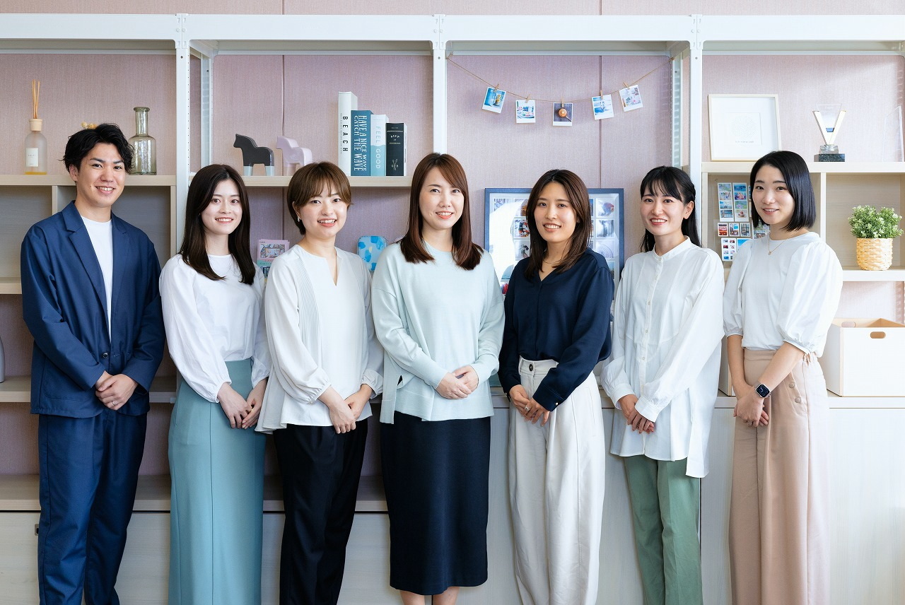 キヤノンMJ初の企業内起業として2020年4月に設立した「ichikara Lab（イチカララボ）」の専任メンバー。中央がchikara Labリーダーの吉武裕子氏