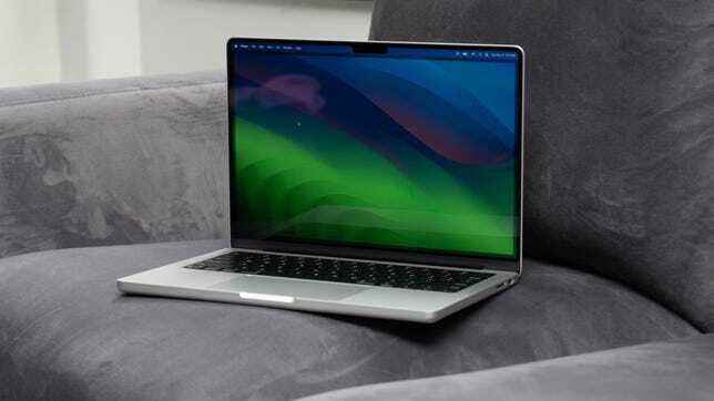 M3搭載14インチ「MacBook Pro」レビュー：上位モデルの方が良い選択