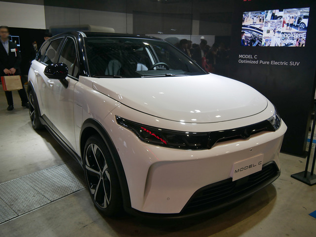 　シャープの親会社である鴻海グループが生産した電動SUV「MODEL C」。