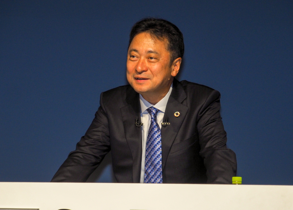 ソフトバンク 代表取締役社長 執行役員 兼 CEO 宮川潤一氏は、政府主導による料金引き下げの影響が落ち着いた一方で、今後のARPUが大きく伸びることもないと話している