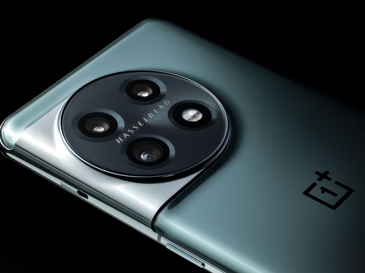 OnePlus 12」の新たな画像と動画が公開、デザインとカラーが明らかに 