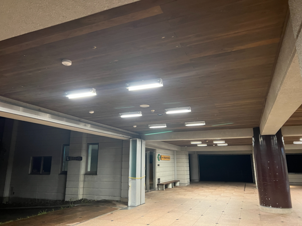 福井県自然保護センターの外エントランスの照明も光害対策のためにリニューアルした