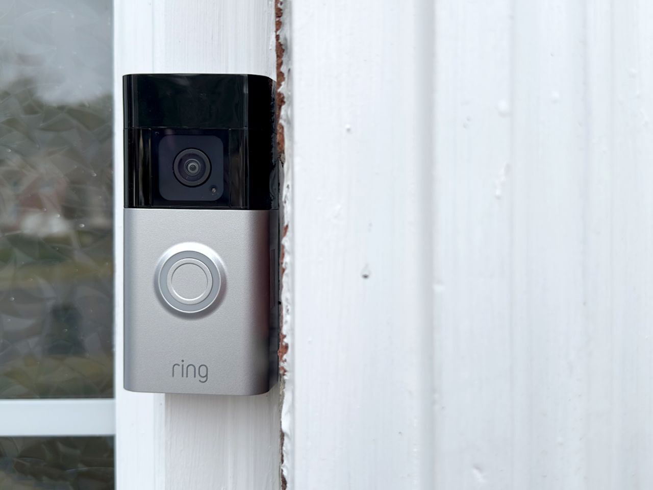 ドアベルカメラのRing、警察が防犯カメラの映像を要求できるツールを 