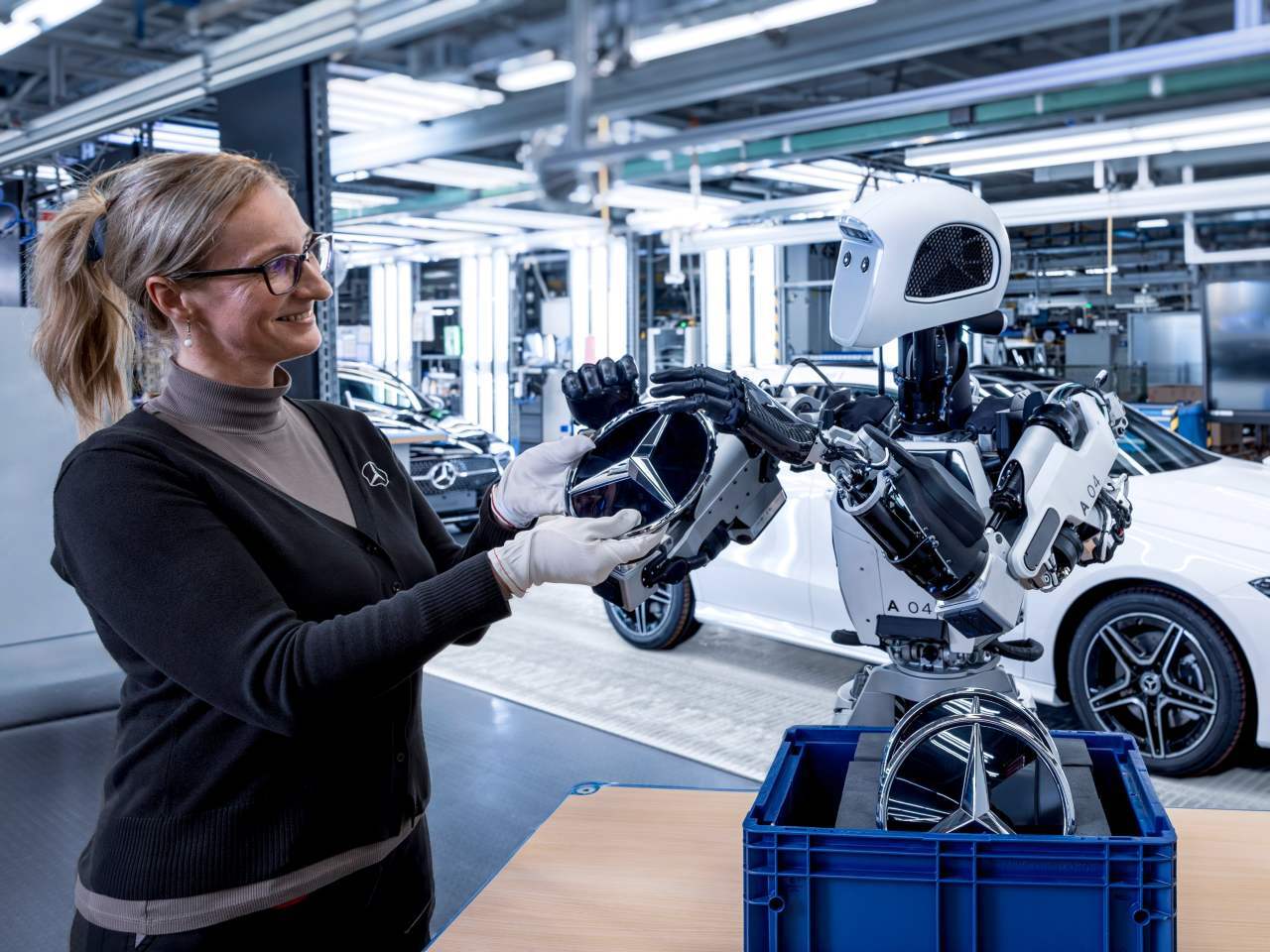 メルセデス・ベンツ、Apptronikの人型ロボット「Apollo」を工場で試験 ...