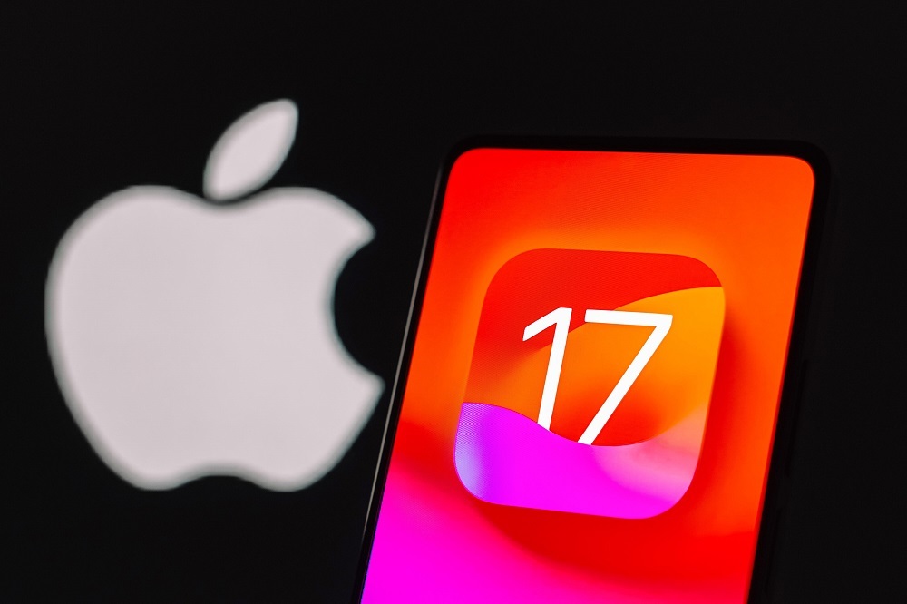 iOS 17とAppleのロゴ