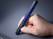 サンワサプライ、ペンのように握って操作するペン型マウス–限られたスペースに最適
